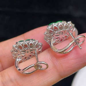 Pendientes de Jade Verde Brillante de Alta Calidad con Engaste de Diamantes de Lujo en Oro de 18K, Jadeíta Natural Translúcida y Completa, Joyería Fina - Product Image 2