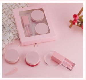 Set Mayorista de 3 Piezas: Mascarilla, Exfoliante y Aceite Labial Orgánico Vegano con Beneficios Hidratantes y Nutritivos para el Cuidado Diario de los Labios - Product Image 1