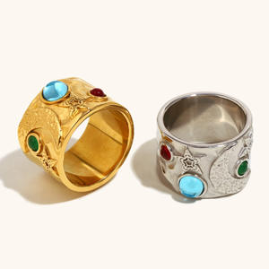 <span class=keywords><strong>Bague</strong></span> cylindrique en acier inoxydable plaqué <span class=keywords><strong>or</strong></span> 18 carats <span class=keywords><strong>avec</strong></span> <span class=keywords><strong>camée</strong></span> et pierre précieuse Bijoux à texture martelée élégants et distinctifs pour femmes - Product Image 1