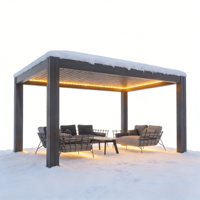 Pergola en aluminium 6063 4x4 avec toit à lames orientables, certifiée résistance vent/neige, installation sécurisée, écologique, revêtement poudré pour stations de ski