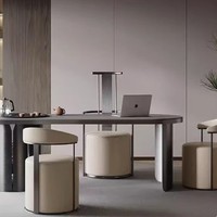 Chaise en métal de style italien moderne et luxueux avec dossier rembourré pour salon, salle à manger, bureau ou dressing