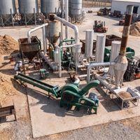 Broyeur de bois à disques avec convoyeur d'alimentation automatique, machine à découper les branches et les bûches pour ligne de production de copeaux de bois biomasse