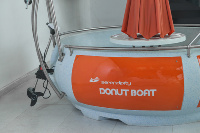 Bateau Électrique Flottant pour Fêtes et Grilsades en Lac et Mer, Restaurant Aquatique, Donuts, BBQ, Capacité 6-8 Personnes, Parapluie