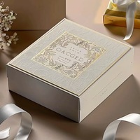 Boîte carrée élégante à motif cœur gaufré en feuille d'or, coffret cadeau bougie et spa pour la Saint-Valentin, promotion écologique pour supermarché