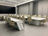 Conception modulaire du système de levage intelligent et ergonomie sur mesure pour les opérations critiques de la salle de contrôle