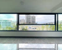 Ventana Corredera Silenciosa Panorámica de Gran Apertura, de Aluminio con Marco Delgado, Estilo Moderno y Minimalista para Exteriores de Villas