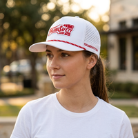 Casquette de baseball trucker sportive respirante et imperméable avec logo brodé personnalisé, patch tissé, corde et perforations découpées au laser, 5 boutons-pression