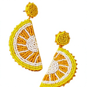 Femmes Rose Perlé Fleur Boucles D'oreilles À La Main Floral Dangling Résine Bijoux Nouvelle Tendance En Gros pour Les Occasions De Noël - Product Image 1