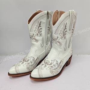 SHIKOL, <span class=keywords><strong>botas</strong></span> <span class=keywords><strong>de</strong></span> vaquero occidentales <span class=keywords><strong>de</strong></span> media pantorrilla para <span class=keywords><strong>mujer</strong></span>, cremallera lateral Floral sin cordones, bordado <span class=keywords><strong>de</strong></span> diamantes <span class=keywords><strong>de</strong></span> imitación brillantes, caballo <span class=keywords><strong>de</strong></span> campo, otoño - Product Image 3
