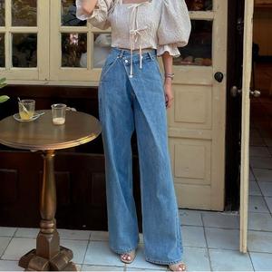 Jeans Rectos de Mujer de Cintura Alta con Botones Inclinados y Lavado Desgastado, a la Moda - Product Image 5