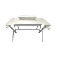 Bureau de jeu blanc avec cadre en K, support pour écran, porte-gobelet et support pour casque, idéal pour les petites salles de jeu