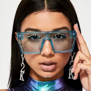 Lunettes de soleil surdimensionnées carrées pour femmes, style punk, avec rivets, logo personnalisé, tendance, vente chaude - Product Image 3