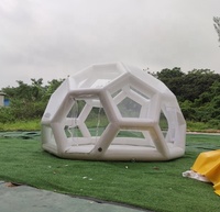 Maison à bulles hermétique hexagonale de luxe transparente et transparente tente dôme gonflable pour bivouac de football