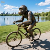 Parc urbain extérieur personnalisé décoration publique moderne grande statue d'animal coulée en bronze grandeur nature singe manèges vélo Sculpture en bronze