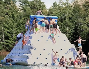 โรงงานเจิ้นเม่ย ผลิตและจำหน่ายของเล่นน้ำเป่าลมรูปภูเขาน้ำแข็ง วัสดุ PVC ทนทาน ใช้เป็นผนังปีนป่ายลอยน้ำสำหรับทะเลสาบและสระว่ายน้ำ - Product Image 5