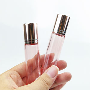 Vente en gros de flacons roll-on en verre métallisé rose de 5 ml et 10 ml avec bouchon rose doré pour huile aromatique et parfum - Product Image 3