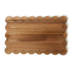 <span class=keywords><strong>Planche</strong></span> à découper en bois d'acacia naturel avec bords festonnés Plateau de service décoratif Cadeaux de pendaison de crémaillère pour la cuisine - Product Image 1