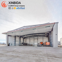 Hangar en acier robuste à portée libre pour le stockage et l'entretien d'avions, avec une forte capacité de résistance au vent et à la neige