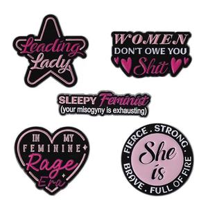 Épinglette en émail à la mode avec citations féministes indépendantes, mon époque de <span class=keywords><strong>rage</strong></span> féminine, elle est féroce, forte, courageuse, pleine de feu, en métal - Product Image 6