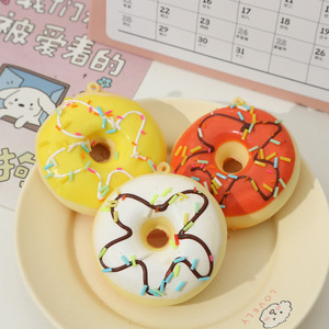 Mini pendentif en PU 6 cm en forme de donut crème à rebond lent, jouet anti-stress et ornement de décompression, style alimentaire, populaire sur internet, vente en gros Chine - Product Image 3