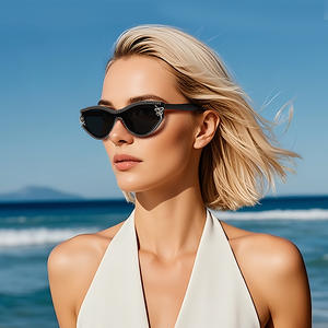 แว่นกันแดดทรงแคทอายสำหรับผู้หญิง รุ่น Z6241 กรอบพลาสติกสีดำ ประดับด้วยคริสตัลรูปผีเสื้อ ป้องกันรังสียูวี 400 ประเภท 3 - Product Image 3