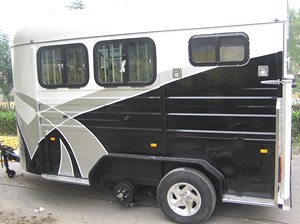 Remolque Camper de carga inclinada de 3 caballos-Construcción de acero de aleación, vivienda para RV - Product Image 5