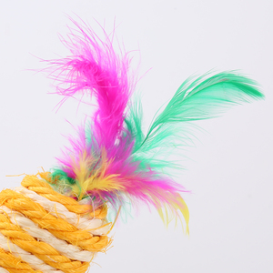 Juguete para Gatos de Sisal a Rayas de Alta Calidad con Cola de Plumas, Juguete Interactivo Duradero para Mascotas, 13 cm, 13 g - Product Image 5