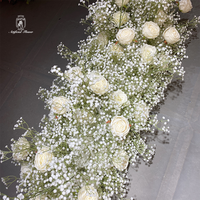 Arrangement floral de mariage, centre de table, guirlande décorative, fleurs de gypsophile, chemin de fleurs pour allée
