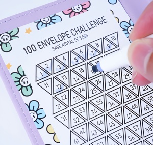 Carpeta de Cuero PU Tamaño A6, Desafío de Ahorro de Dinero de 100 Días con <span class=keywords><strong>la</strong></span> Familia y los Amigos, <span class=keywords><strong>Libro</strong></span> de Almacenamiento de Presupuesto con Sobres para Monedas - Product Image 5