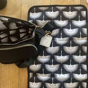 Sac à bandoulière portable personnalisé pour couches avec matelas à langer, sac banane extérieur pour femme, sac de maman - Product Image 3