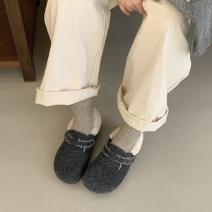 Mules vintage tissées à semelle épaisse et bout fermé pour <span class=keywords><strong>femme</strong></span>, nouveau style automne-hiver 2025, à enfiler avec boucle pour extérieur, en daim - Product Image 2
