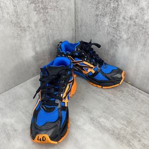 Calzado deportivo de lujo de alta calidad con diseño de marca de lujo, con material de malla transpirable y antideslizante. Disponible tanto para hombres como para mujeres. - Product Image 2