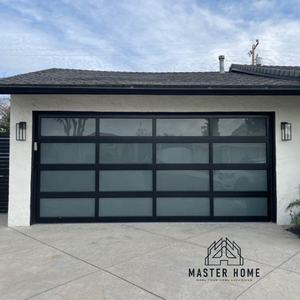 Cadre en alliage d'aluminium noir automatique moderne Panneau en verre trempé givré Portes <span class=keywords><strong>de</strong></span> <span class=keywords><strong>garage</strong></span> sectionnelles étanche français <span class=keywords><strong>pour</strong></span> usage domestique - Product Image 2