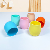 Gobelet d'apprentissage pour bébé avec couvercle en silicone anti-chute, tasse à eau domestique en forme de cercle pour nourrissons