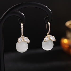 थोक फैशन महिला मोती बालियां 18k सोने की 925 चांदी के सर्कल मोती पर 18k सोना - Product Image 6