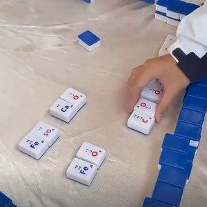 Jeu <span class=keywords><strong>de</strong></span> tuiles <span class=keywords><strong>de</strong></span> Mahjong sur le thème <span class=keywords><strong>de</strong></span> la chimie, jeu éducatif sur la table périodique, outil d'apprentissage pour l'équilibrage des équations chimiques pour les étudiants - Product Image 2