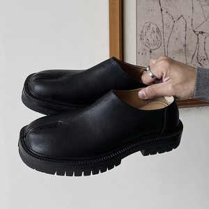 รองเท้าสลิปออนทรงเตี้ยแบบ Tabi รุ่นใหม่ปี 2026 สำหรับผู้ชาย ดีไซน์ทันสมัย สวมใส่ง่าย หัวรองเท้าทรงเกือกม้า ดีไซน์แยกนิ้วเท้าแบบพิเศษ รองเท้าผ้าใบลำลอง - Product Image 3