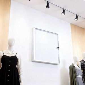 Vitrine sécurisée avec porte à charnières et serrure, idéale pour l'affichage <span class=keywords><strong>de</strong></span> dépliants, <span class=keywords><strong>de</strong></span> menus, <span class=keywords><strong>de</strong></span> certificats et <span class=keywords><strong>de</strong></span> cartes - Product Image 3