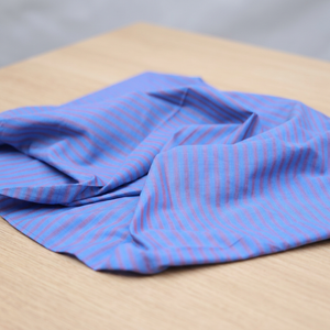 Tissu en coton Khadi 100% biologique de qualité supérieure, tissé à la main, rayures bleues et rouges, 60 GSM, léger, respirant, séchage rapide - Product Image 3