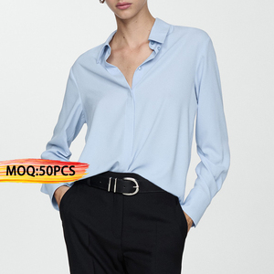 Usine de vêtements Oem personnalisé quantité minimale de commande bas 50 pièces col rabattu bouton caché manches longues bleu clair femmes Blouse hauts chemise - Product Image 1