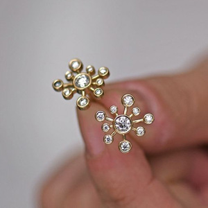 Orecchini in Oro con Diamanti Taglio Brillante Rotondo Colore G Naturale Minimalisti per Uso Quotidiano Femminile - Product Image 1