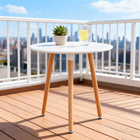 Table basse ronde moderne avec plateau en MDF blanc et pieds en hêtre, design compact et léger pour le salon