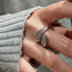 Bague de mode vintage européenne et américaine en argent pur S925 avec incrustation de diamants en forme de serpent antique, simple et tendance - Product Image 2