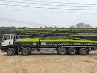 Pompe à béton montée sur camion Zoomlion 70M, alimentée au diesel, 500 kW, 180 m³/h, avec moteur principal performant, portée de 50 m et 70 m