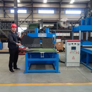 OULI Machine de pressage de carreaux de sol en caoutchouc de nouvelle conception Machines de pressage de <span class=keywords><strong>tapis</strong></span> Machine de vulcanisation de <span class=keywords><strong>tapis</strong></span> en caoutchouc à partir de miettes de pneus usagées - Product Image 1