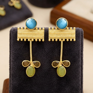 Nouvelles boucles d'oreilles pendantes ethniques plaquées or, serties de pierres précieuses, en alliage de métal, faites à la main, cadeau indien, Jaipur Gems - Product Image 3