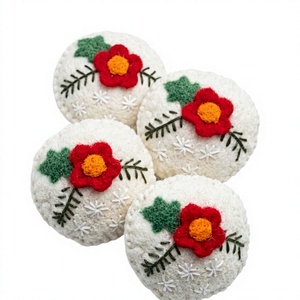 Adorno Navideño Tradicional de Fieltro No Tejido Ecológico Hecho a Mano con Poinsettia Bordada para Interiores - Product Image 1