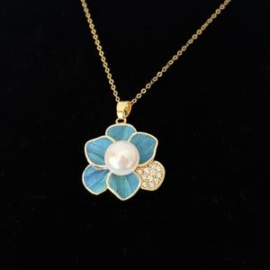 Parure de bijoux trois pièces en or 18 carats plaqué or avec perles d'eau douce et plumes de raie rétro, motif pivoine, idéale pour les occasions festives - Product Image 3