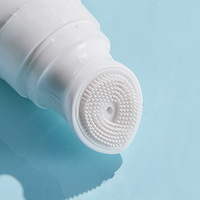 Tube de nettoyant pour le visage de 120 ml avec applicateur de massage à tête de brosse en silicone, emballage de tube cosmétique