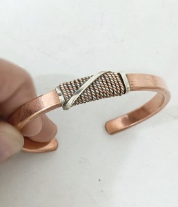 Brazalete de cobre hecho a mano con detalle magnético, diseño ajustable para hombres y mujeres, joyería de moda y regalos. - Product Image 4